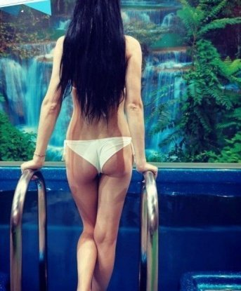 Я знаю, как сделать твое время со мной незабываемым. Мои услуги включают классический и эротический массаж, французский, классический и анальный секс. У меня есть камера, а также возможность встретиться в уютной квартире Москвы. Мои клиенты всегда оставляют горячие отзывы, говоря о моих навыках и ощущении полной релаксации после сессии. Хотите увидеть фото, чтобы убедиться насколько я прекрасна? 📷 Жду вас в Москве! 💋 12992, 26 лет